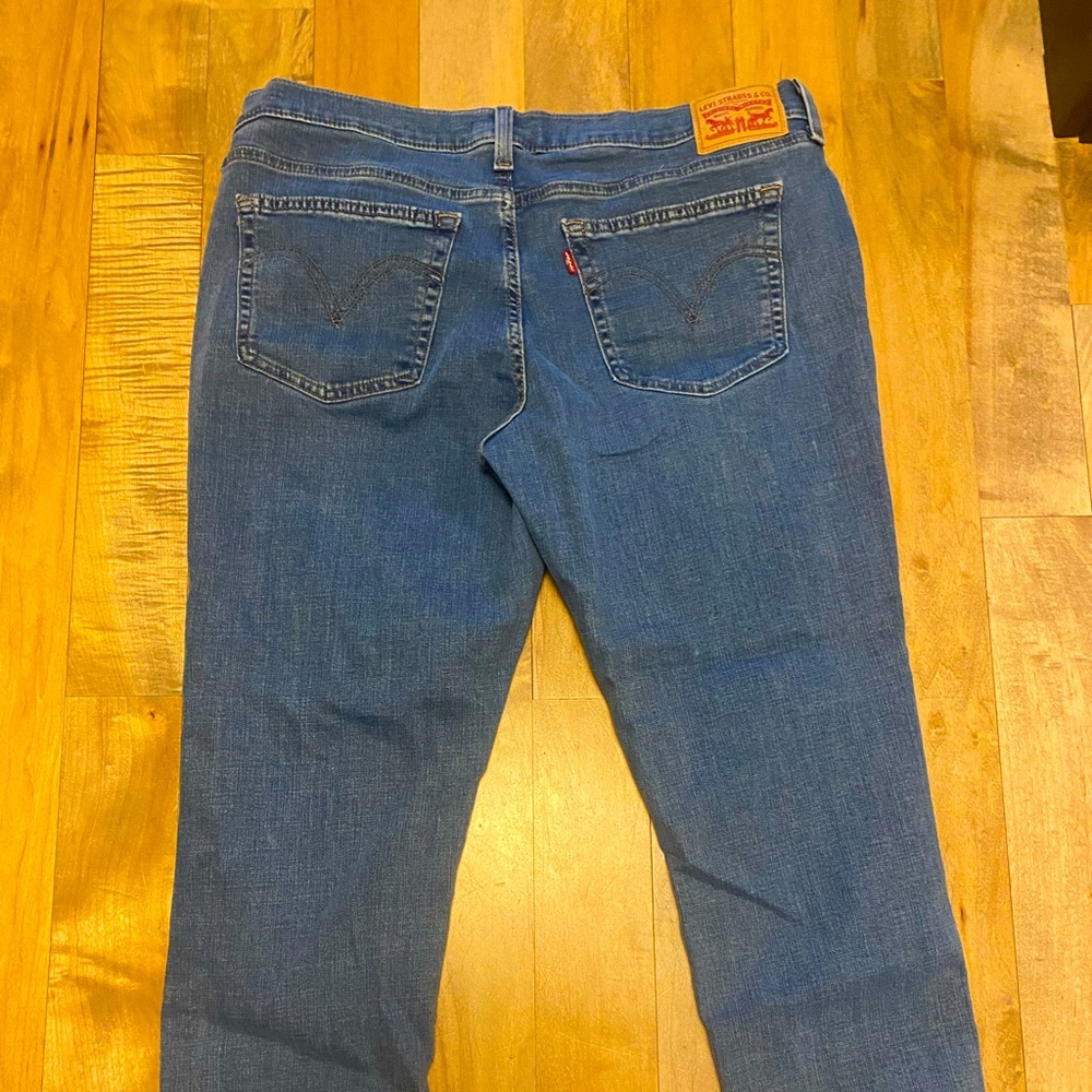 Levi’s cropped boyfriend jean